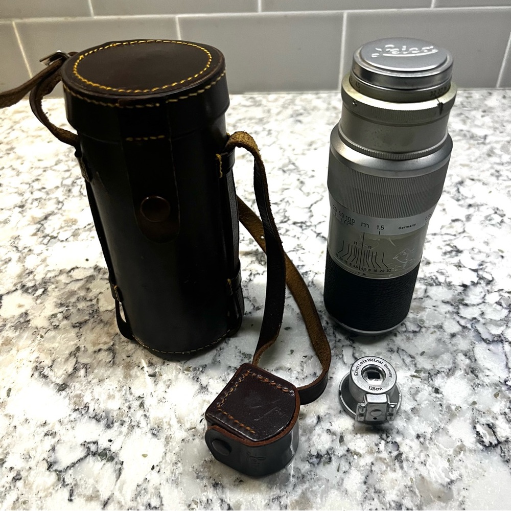 VINTAGE LEICA 13.5cm f/4.5 HEKTOR CAMERA LENS WITH LEATHER CASE
